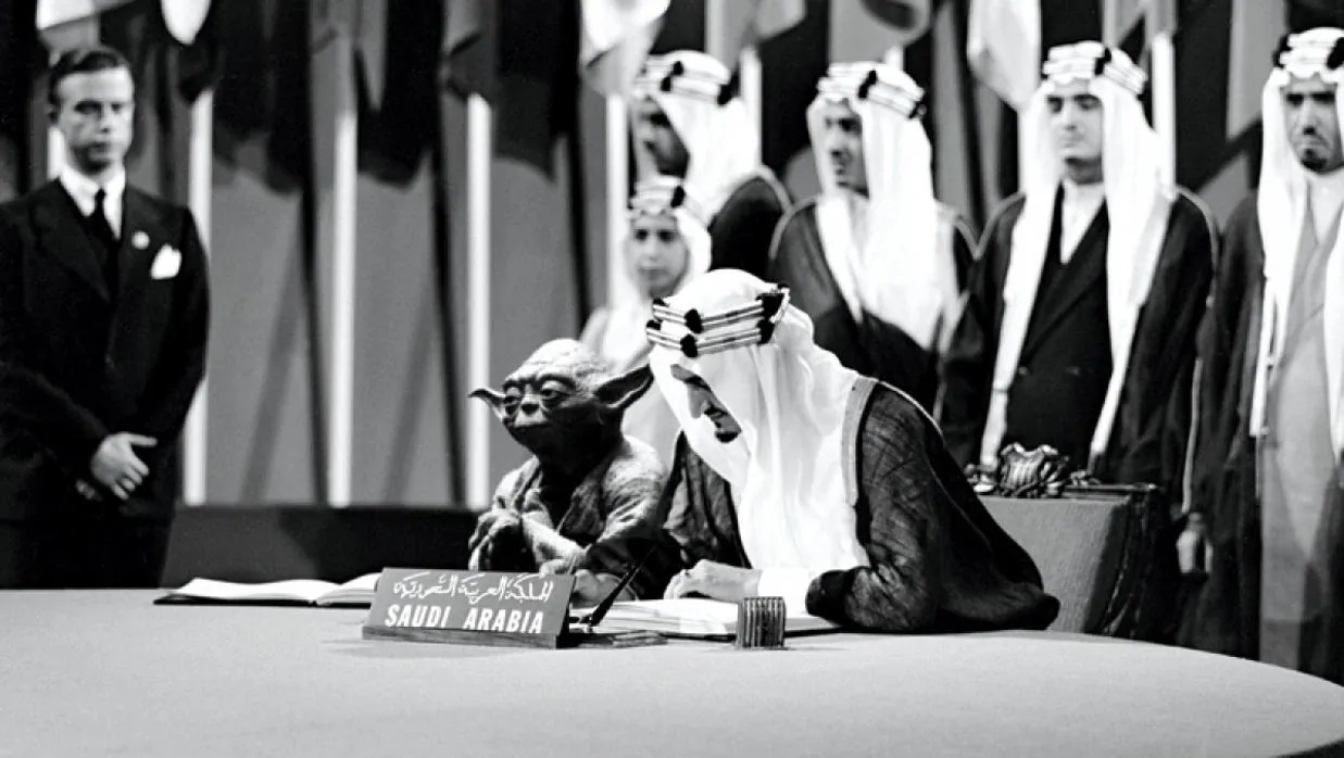 Montaje en el que aparece el Príncipe Faisal con Yoda