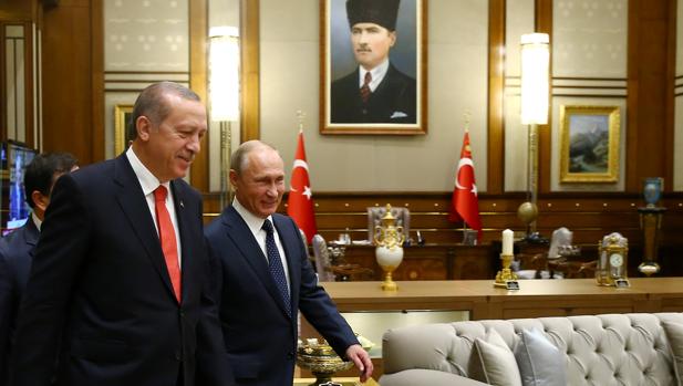 Erdogan ultima con Putin la compra de misiles S-400