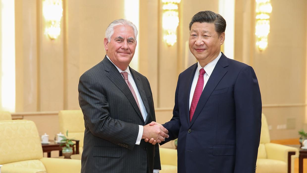 El secretario de Estado norteamericano, Rex Tillerson, con el primer ministro chino, Xi Jinping, esta semana