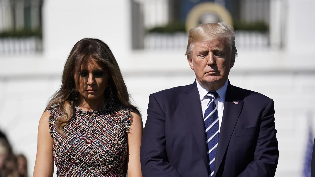 Donald Trump y su esposa Melania guardan un momento de silencio en memoria de las víctimas de Las Vegas