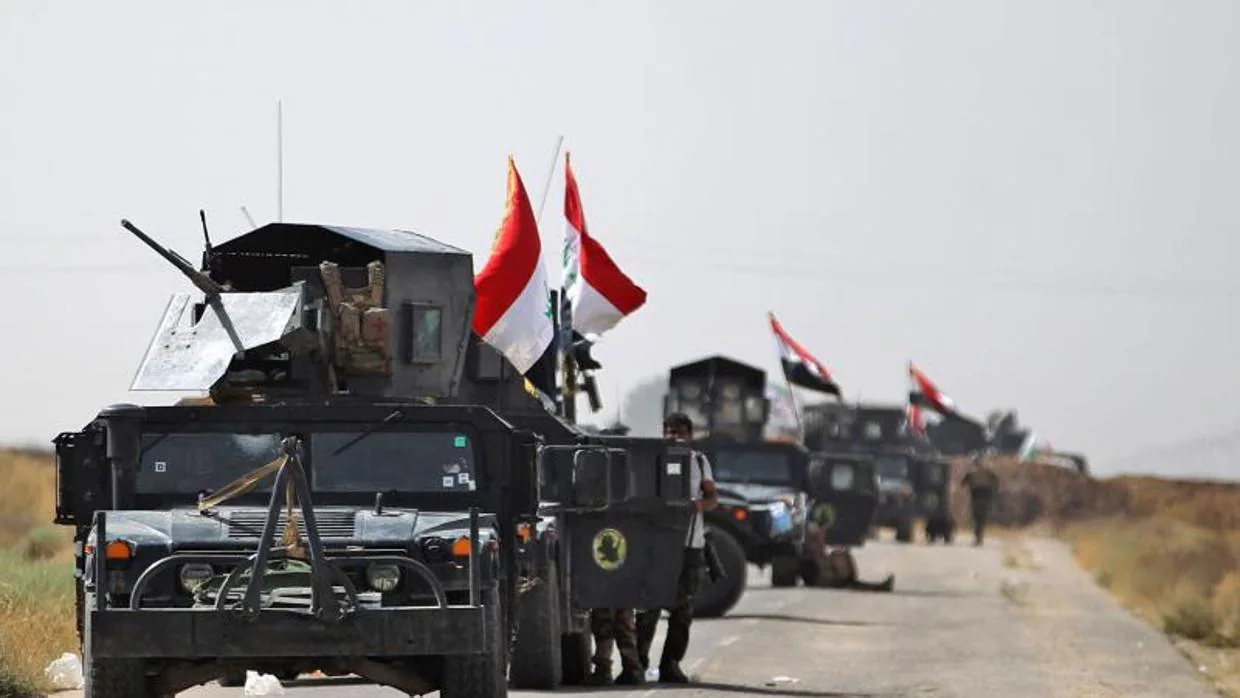 Vehículos del Ejército iraquí y las Unidades de Movilización Popular, en su avance hacia Hawiya