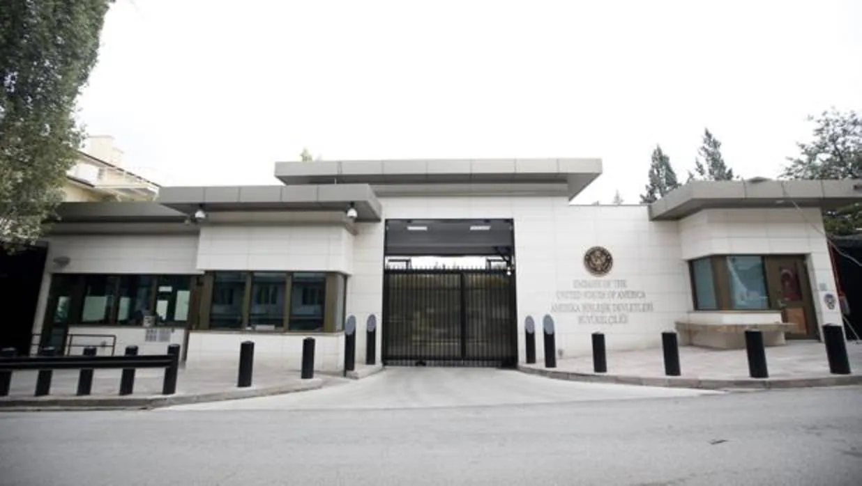 Vista del exterior de la embajada estadounidense en Ankara (Turquía)