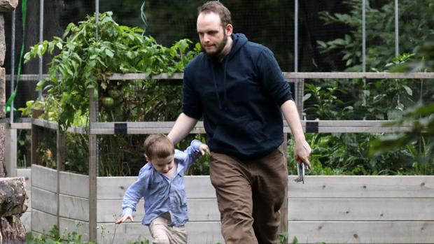 Los talibanes niegan que violaran a la mujer del canadiense secuestrado y mataran a su hija