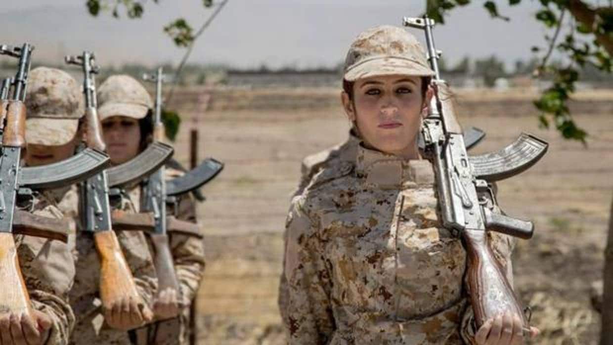 Milicianas kurdas en una sesión de entrenamiento en el norte de Irak