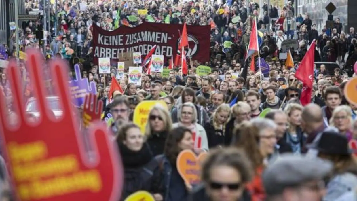 Protesta contra el partido de ultraderecha AfD, este domingo junto al Parlamento en Berlín