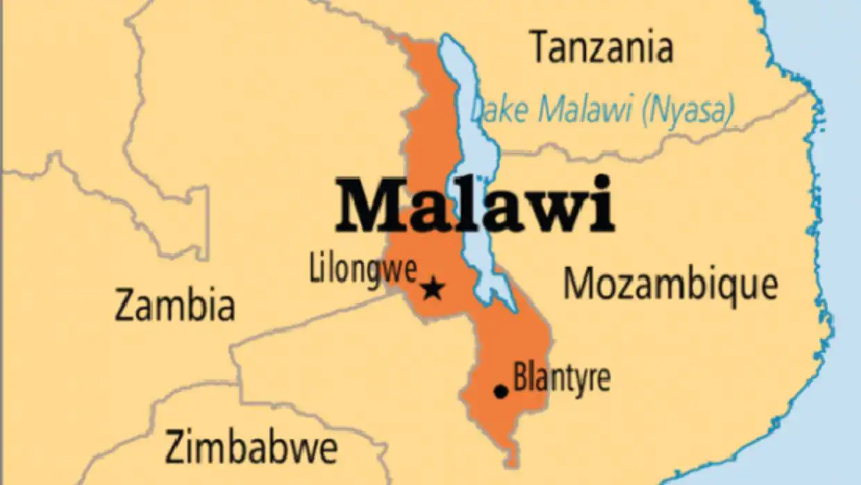 Un policía en una cárcel de Malawi