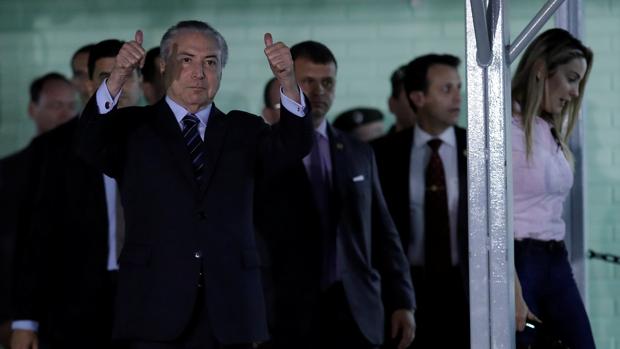 Temer vuelve a librarse de un juicio por corrupción