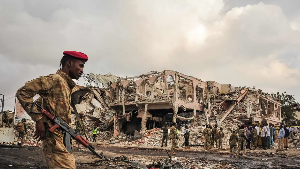 Dos potentes explosiones por coches bomba sacuden el centro de Mogadiscio