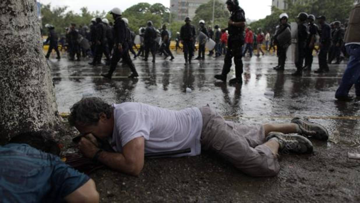 Amnistía denuncia allanamientos ilegales de la Policía venezolana como nueva táctica de represión