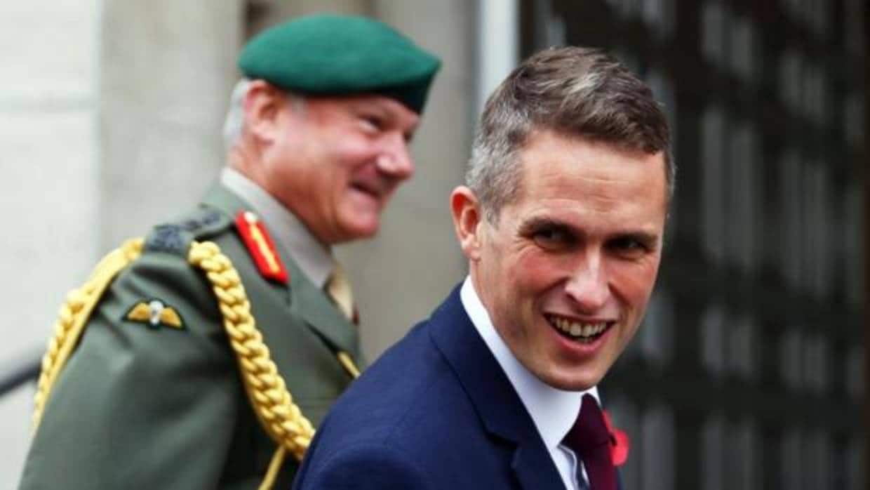 Gavin Williamson, ex jefe de disciplina del grupo parlamentario conservador, a su llegada este jueves al Ministerio de Defensa del Reino Unido, en Londres