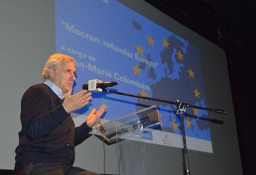 Momento de la conferencia de Colombani en el Instituto Francés de Madrid