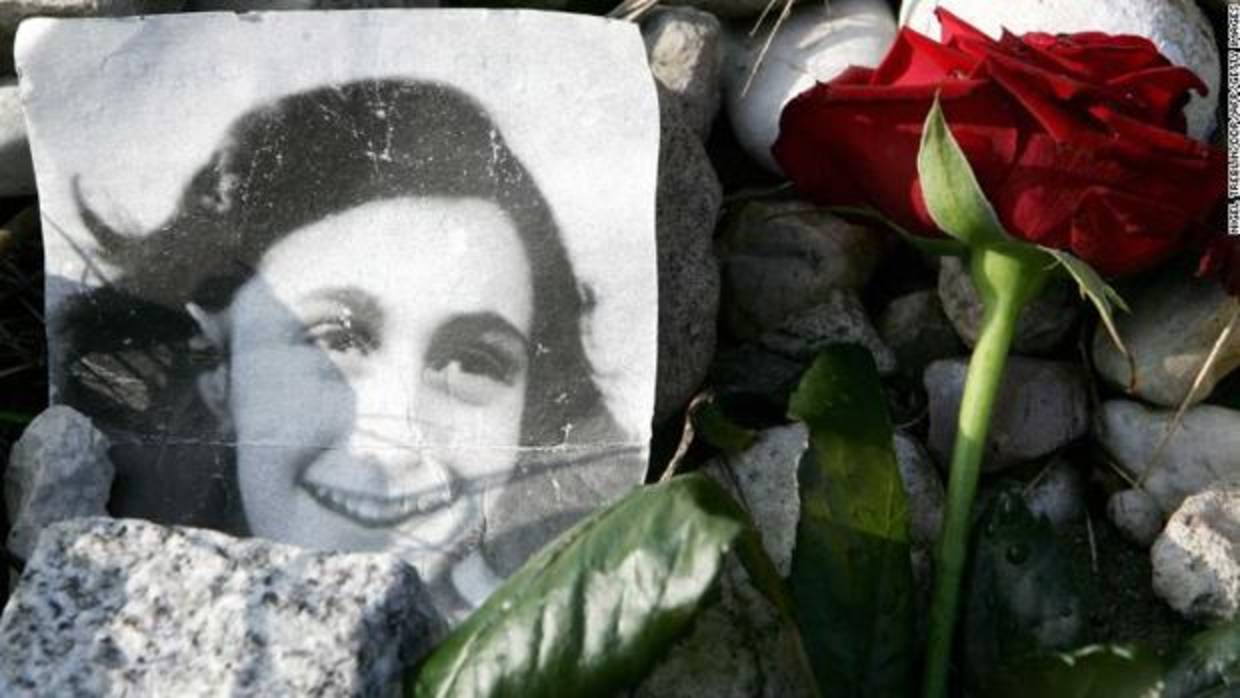 Memorial de Ana Frank frente al antiguo campo de concentración de Bergen-Belsen