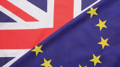 Banderas del Reino Unido y de la Unión Europea
