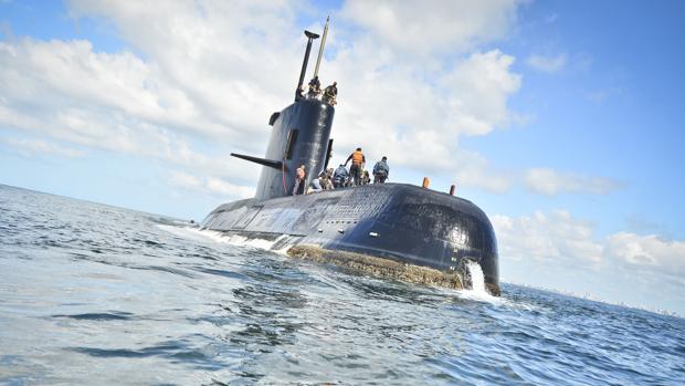 Al submarino argentino perdido solo le quedan dos días para subir a la superficie