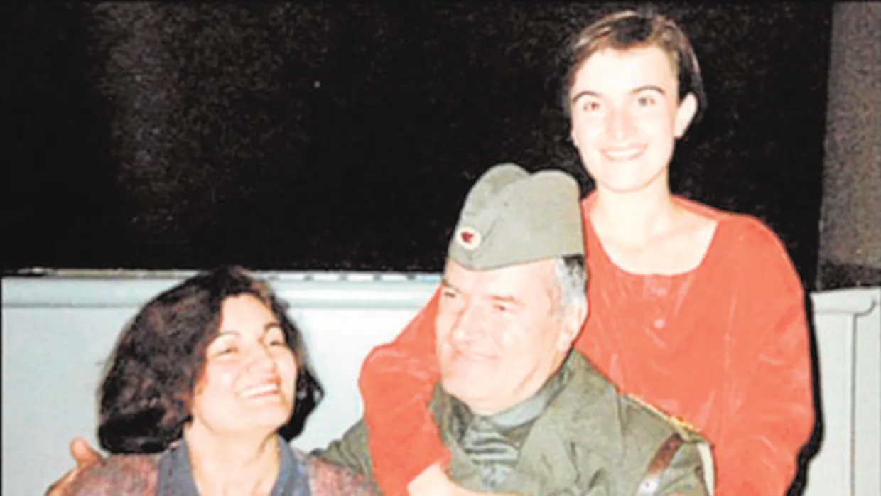 Ratko Mladic. con su esposa y su hija Ana, que se suicidó