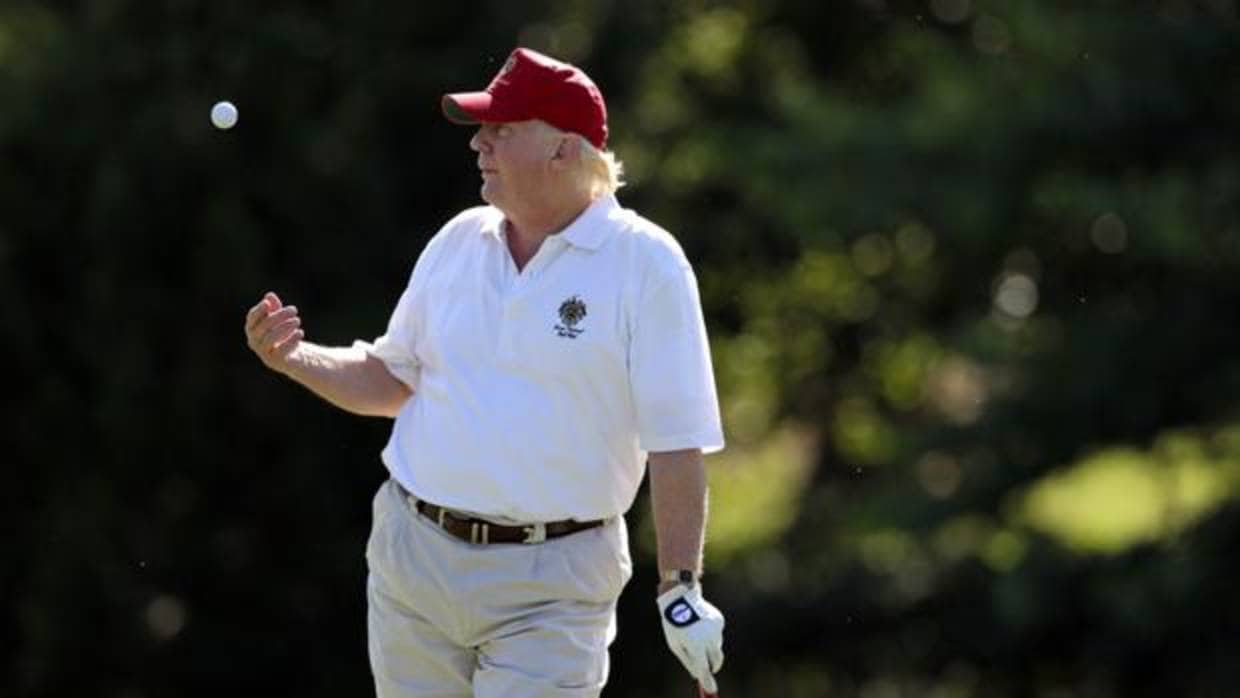 El presidente Trump en uno de sus campos de golf