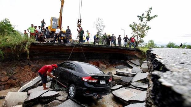 Al menos 800.000 personas afectadas por las inundaciones en Tailandia