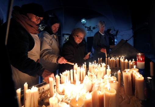 Ciudadanos croatas encienden velas en memoria de Praljak