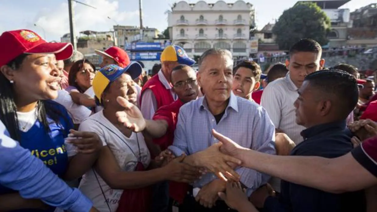 José Vicente Rangel, candidato del oficialista Partido Socialista Unido de Venezuela, en el municipio de Sucre