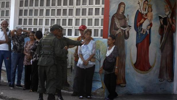 Madrid urge a Caracas a resolver el impago de las pensiones a los venezolanos en España