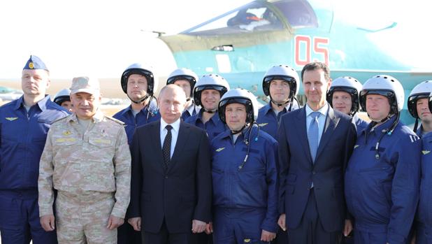 Putin reivindica la victoria en Siria y se presenta como «zar» de Oriente Próximo