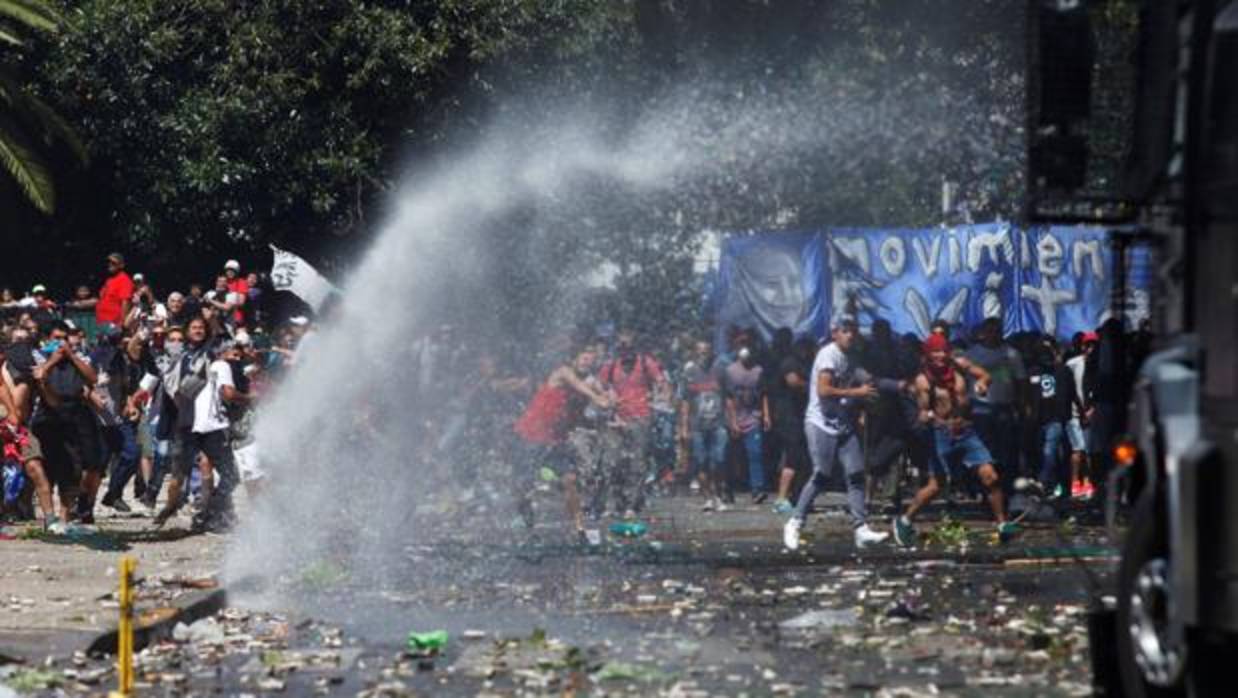 Disturbios en Buenos Aires dejan al menos 81 heridos y 48 detenidos