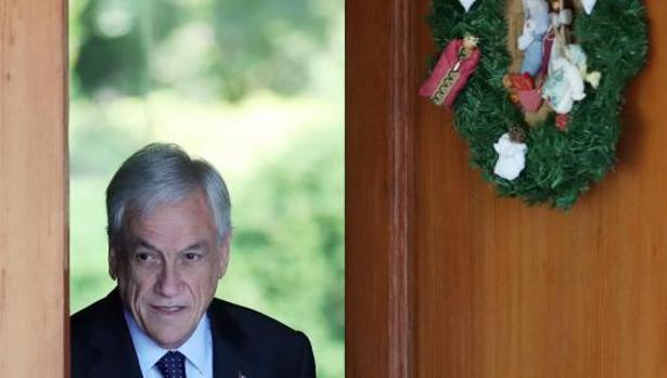 Piñera acepta negociar una nueva Constitución