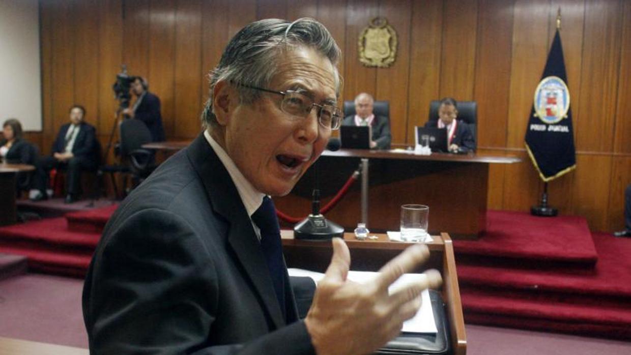 Alberto Fujimori comparece ante la Justicia peruana el 1 de abril de 2009