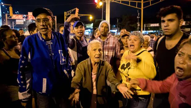 Protestas en distintas zonas de Venezuela por la escasez de comida, agua y gas