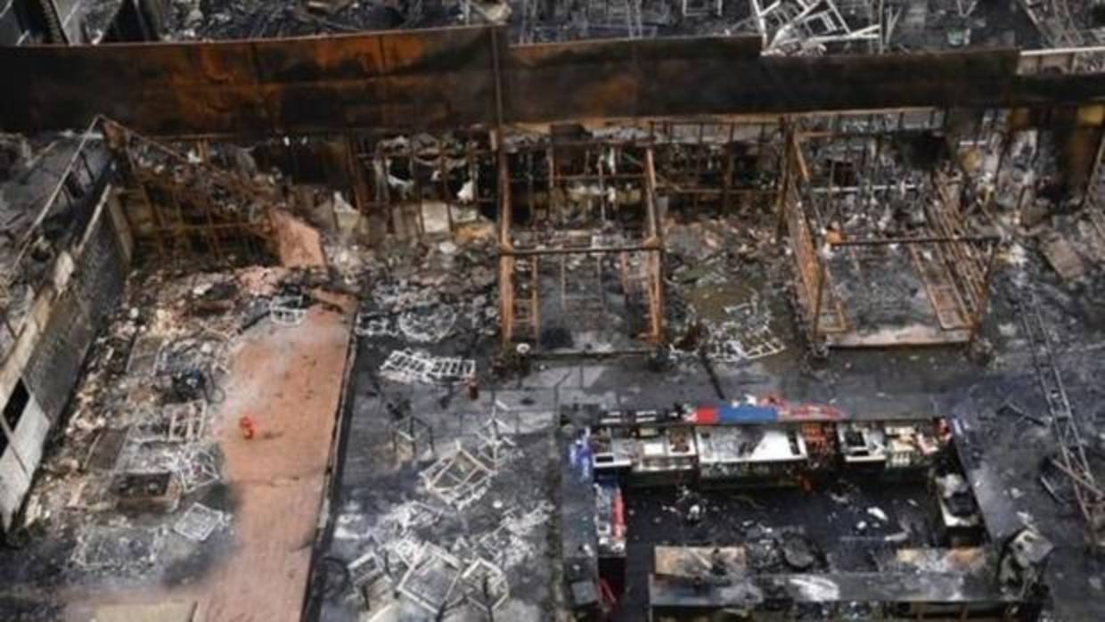 Al menos 15 muertos al incendiarse un restaurante en Bombay