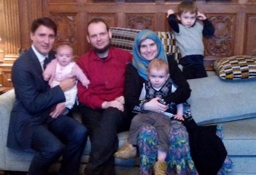 El primer ministro canadiense, Justin Trudeau, con la familia Boyle a mediados del pasado mes de diciembre