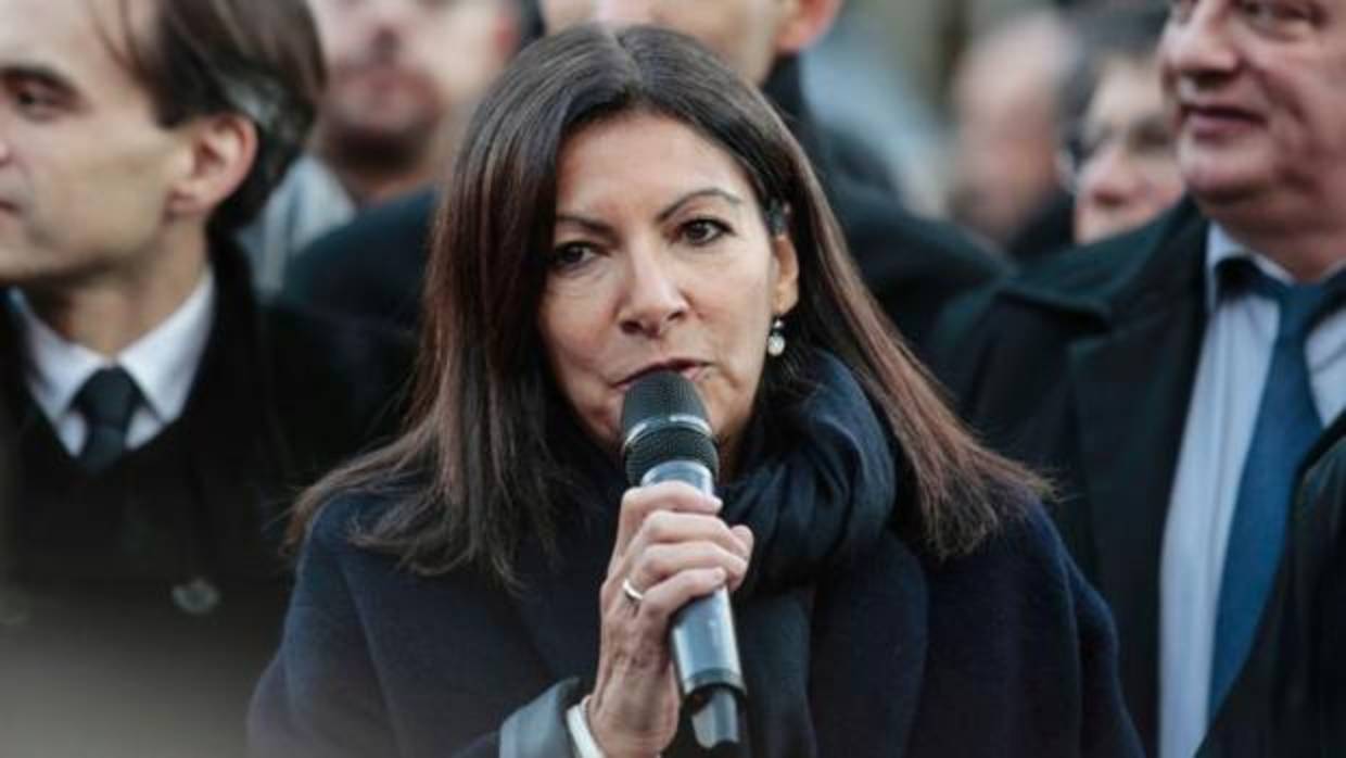 Anne Hidalgo pide 1.000 voluntarios para contar cuántos mendigos hay en París