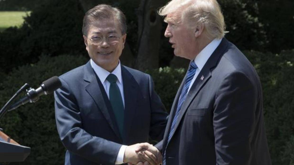 Donald Trump y su homólogo de Corea del Sur, Moon Jae-in, el pasado junio tras reunirse en la Casa Blanca