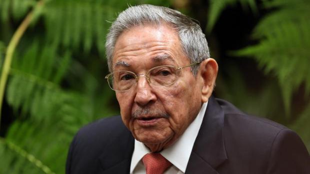 Raúl Castro visita el mausoleo donde él será enterrado