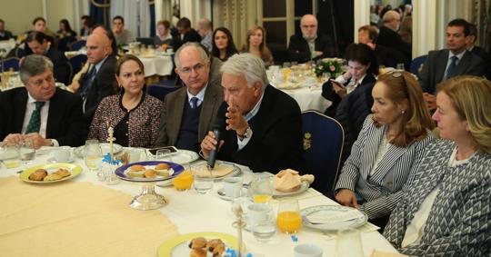 De izquierda a derecha, Leopoldo López Gil, Mitzy Capriles, Antonio Ledezma, Felipe González, Antonieta Jurado-Blanco (esposa de Miguel Henrique Otero) y Catalina Luca de Tena