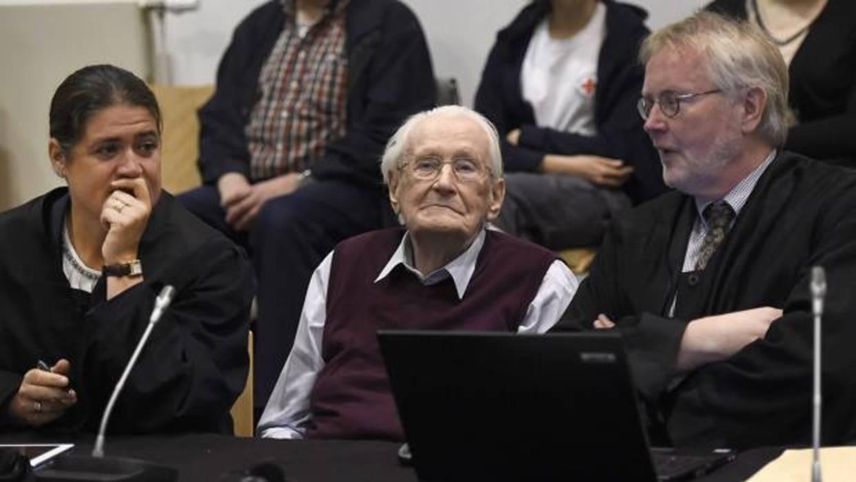 Oskar Gröning, el «contable de Auschwitz», en el banquillo a la espera de su sentencia en 2015