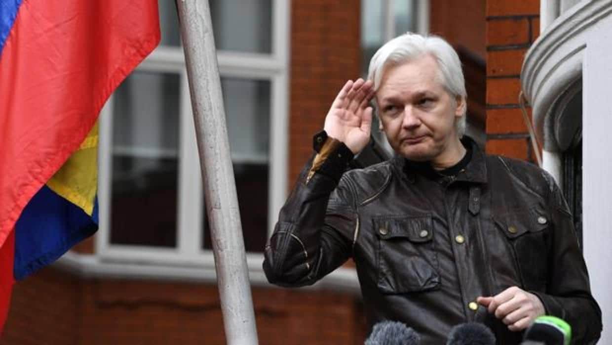 Julian Assange, en la Embajada de Ecuador en Londres, en una imagen fechada en mayo de 2017