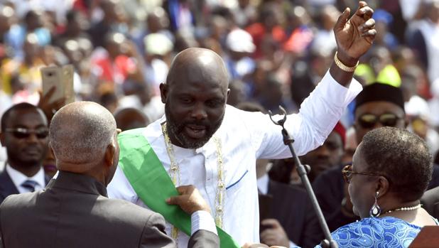 George Weah, investido presidente de Liberia