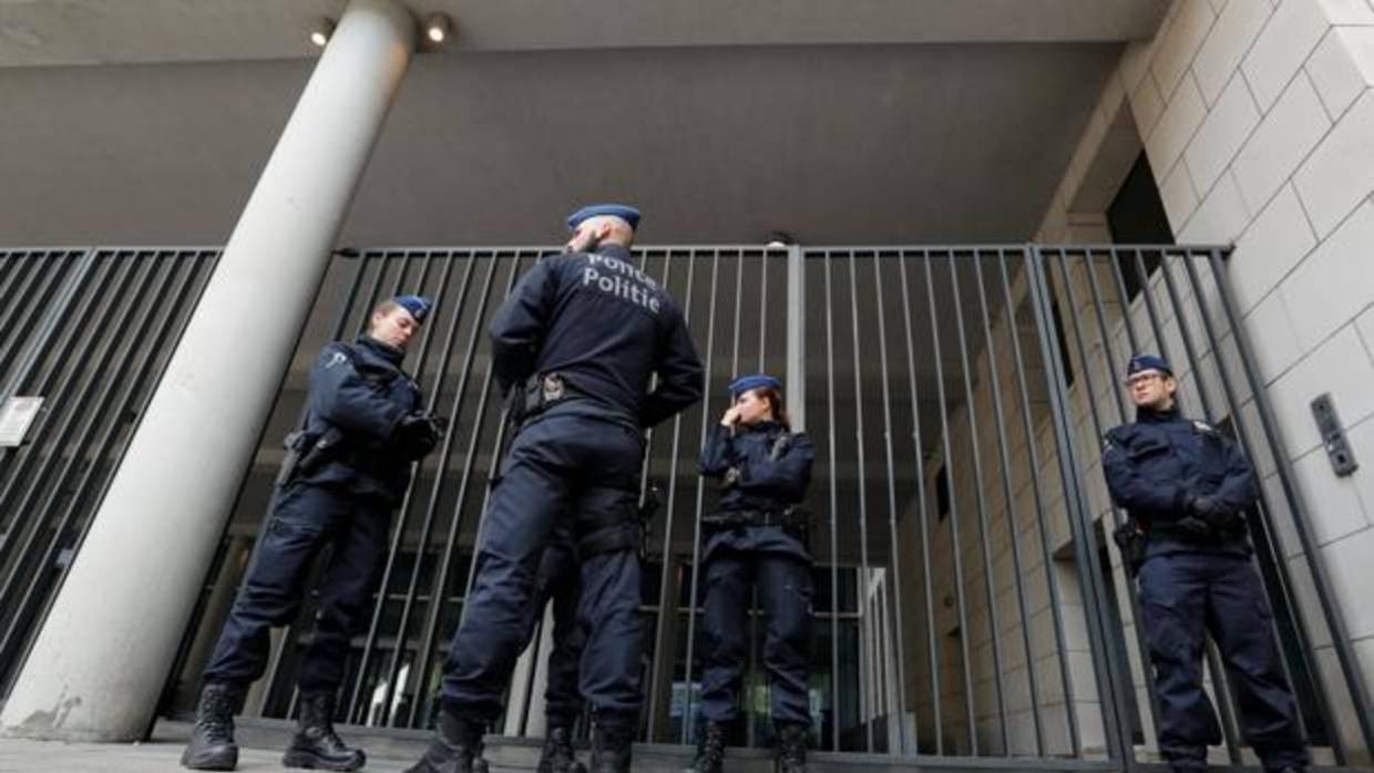 El incidente ha tenido lugar un día después de que las autoridades belgas rebajasen el nivel de alerta terrorista