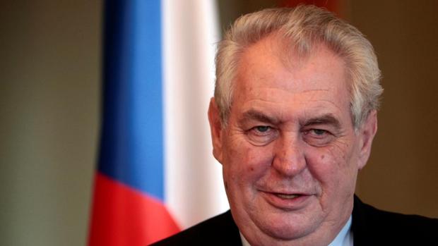 El euroescéptico Milos Zeman revalida la presidencia de la República Checa