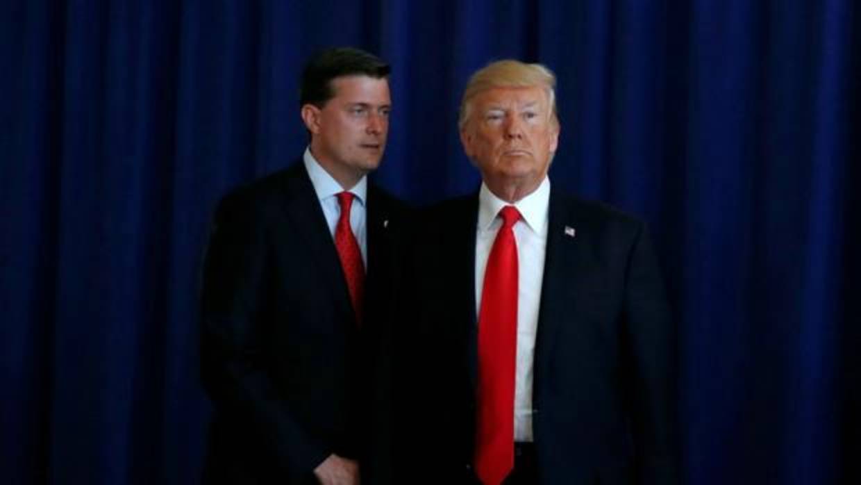 Rob Porter (izquierda), junto al presidente Trump