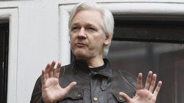 La justicia británica confirma la orden de arresto a Julian Assange