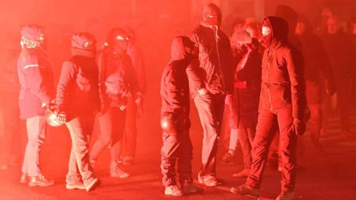 Antifascistas en una protesta contra un acto electoral del partido de extrema derecha CasaPound en Italia