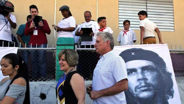 Los cubanos «eligen» a 605 diputados entre 605 candidatos