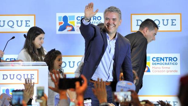 Uribe y Duque ganan la primera prueba electoral en Colombia