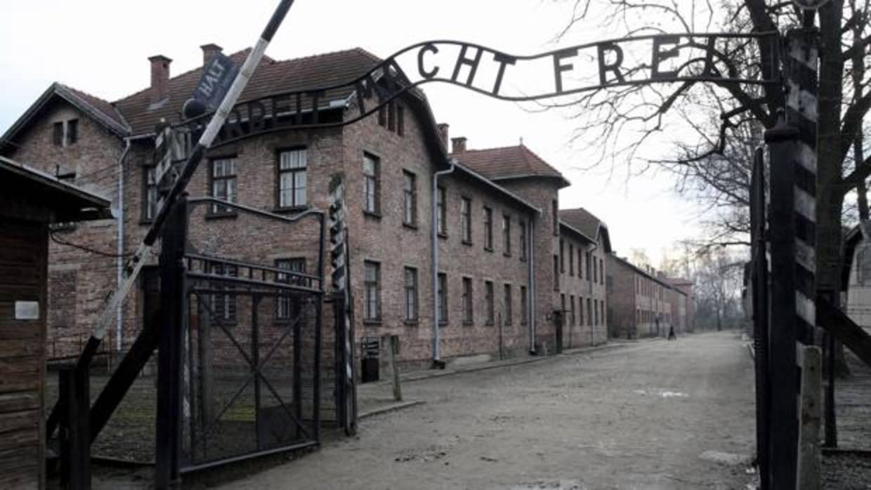 acceso al campo de concentración y exterminio nazi KL Auschwitz-Birkenau