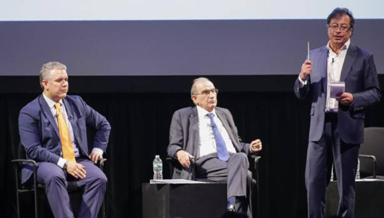 Los candidatos a las presidenciales, Iván Duque (izquierda), Humberto de la Calle (centro) y Gustavo Petro (derecha), durante un foro académicio la semana pasada en Nueva York