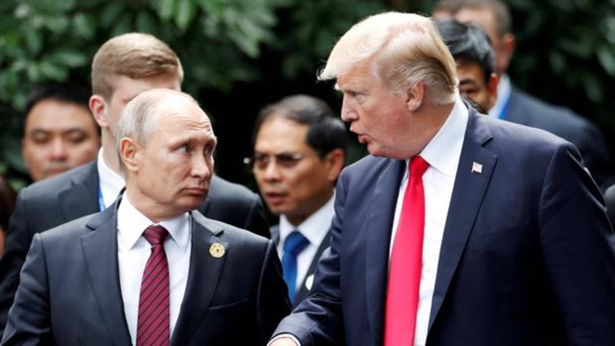 Trump repite sanciones a Moscú pese a sus continuos guiños a Putin