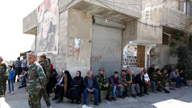 Al menos 40 muertos en Duma en un ataque químico, según Cascos Blancos sirios