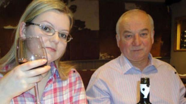 EE.UU. ofrecerá una nueva identidad al exespía Skripal y a su hija, según la prensa británica